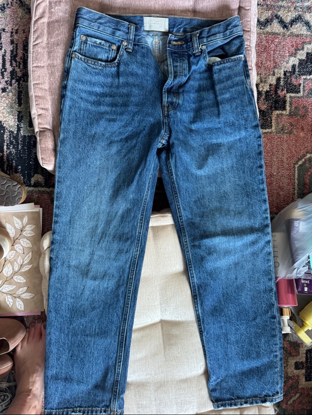 Let's go down Everlane in these relaxed straight fit jeans